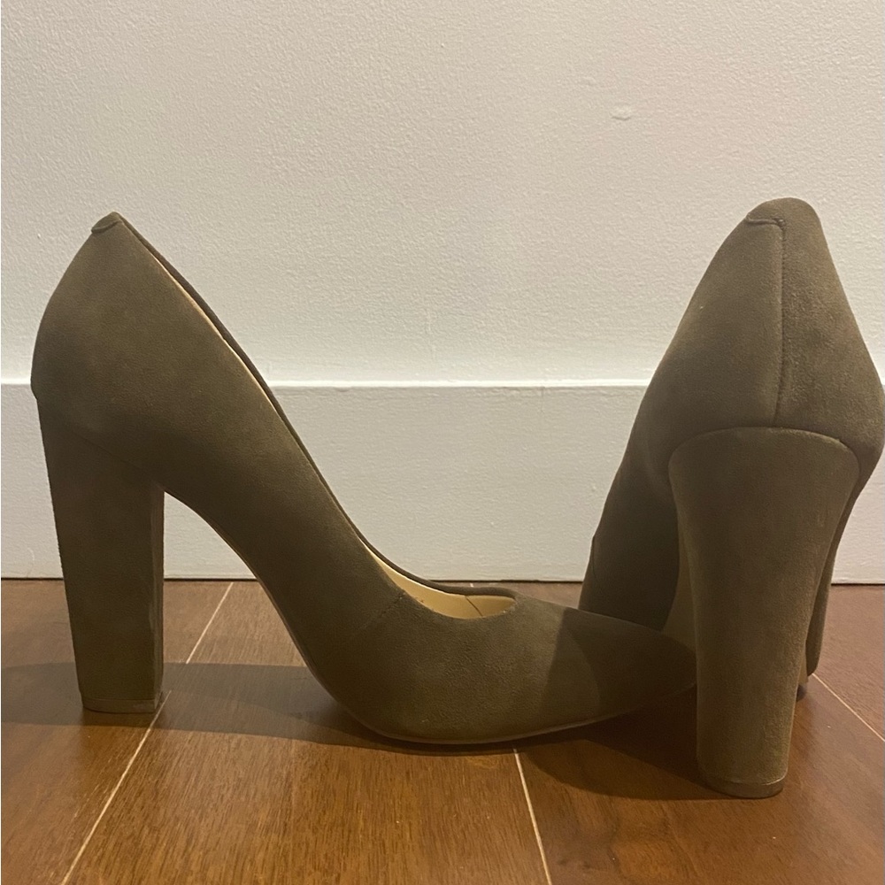 Bcbgeneration BCBG dark green suede heels 8.5 new pumps nwt block heel